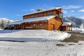 On 20 Scenic Acres Luxe Mtn Retreat in Bedford